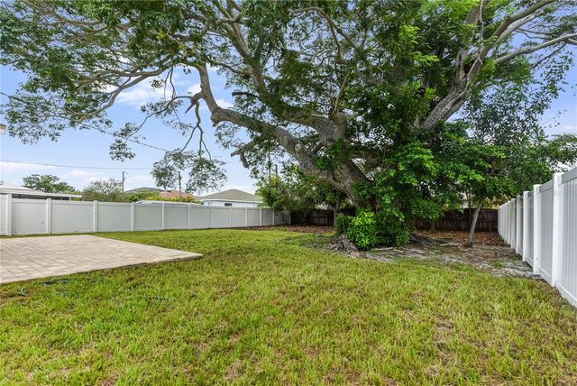 7851 40 AVE N, St Petersburg, FL 33709