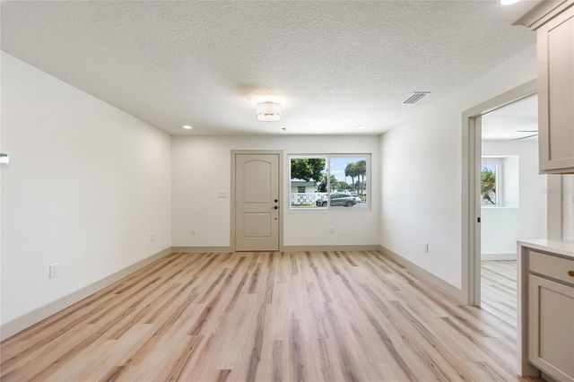 7851 40 AVE N, St Petersburg, FL 33709