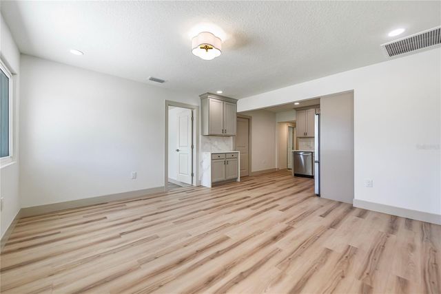 7851 40 AVE N, St Petersburg, FL 33709