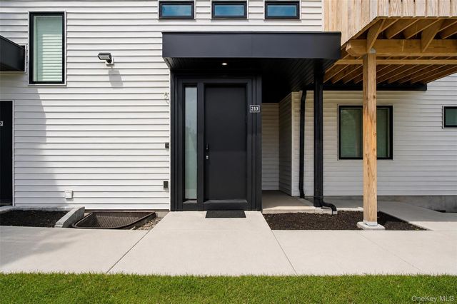 30 Stephens Place 213, Spring Valley, NY 10977