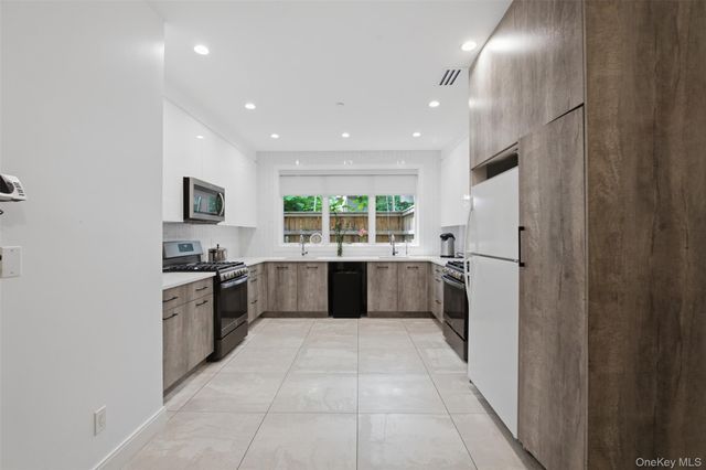 30 Stephens Place 213, Spring Valley, NY 10977
