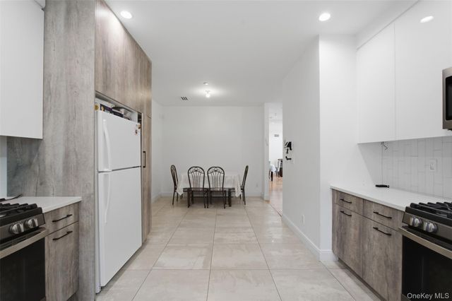 30 Stephens Place 213, Spring Valley, NY 10977
