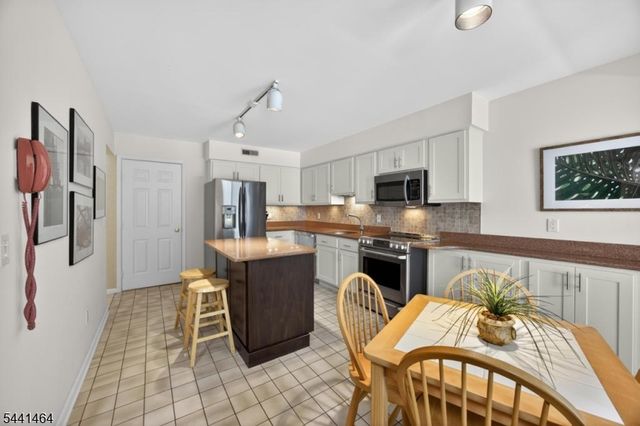 62 Manor Sq, Sparta Twp., NJ 07871