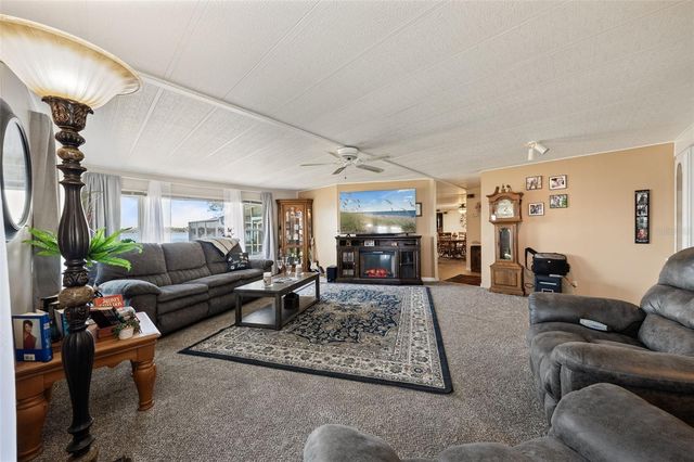 121 BONNIE DRIVE, Auburndale, FL 33823