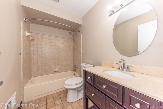 6427 RICHARD Run 10, West Bloomfield Charter Township, MI 48322