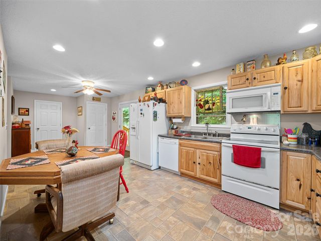 915 Little Creek Road, Burnsville, NC 28714