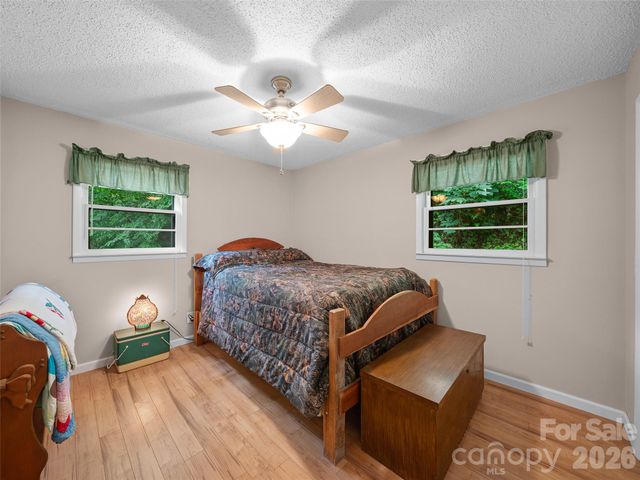 915 Little Creek Road, Burnsville, NC 28714