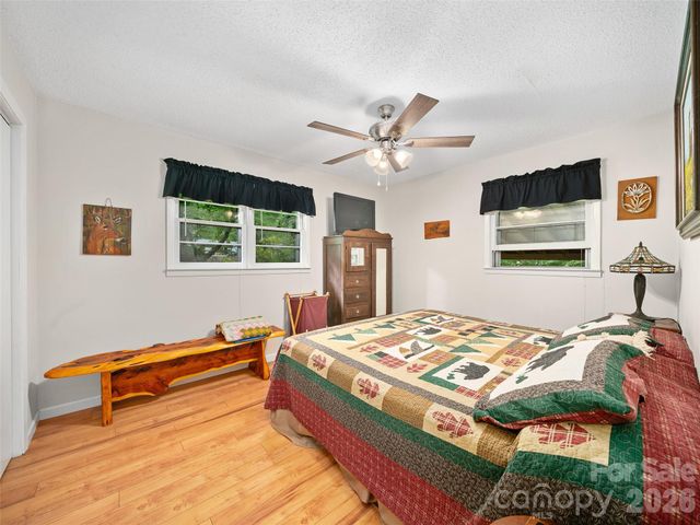 915 Little Creek Road, Burnsville, NC 28714
