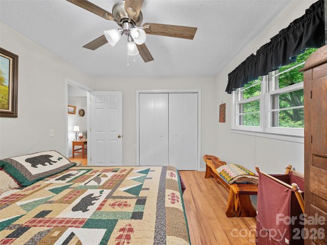 915 Little Creek Road, Burnsville, NC 28714