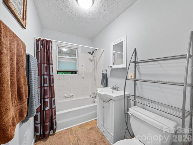 915 Little Creek Road, Burnsville, NC 28714