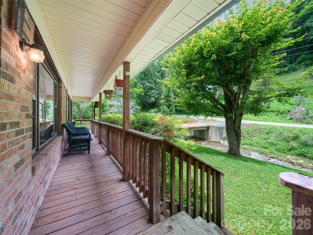 915 Little Creek Road, Burnsville, NC 28714