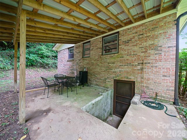 915 Little Creek Road, Burnsville, NC 28714