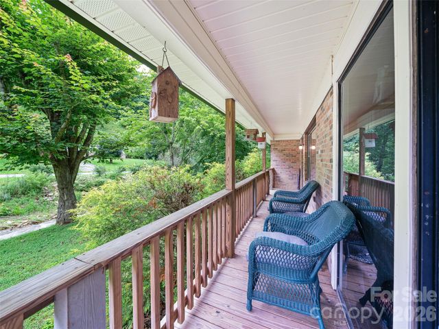 915 Little Creek Road, Burnsville, NC 28714
