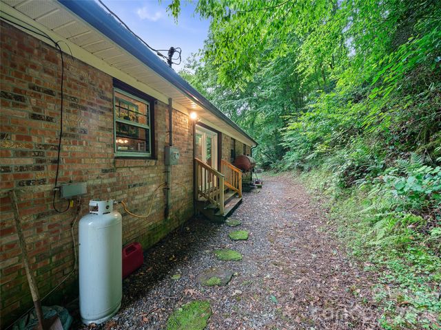915 Little Creek Road, Burnsville, NC 28714