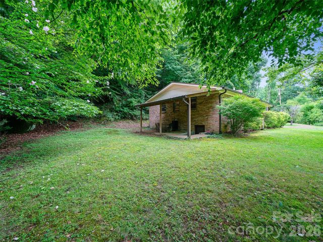 915 Little Creek Road, Burnsville, NC 28714