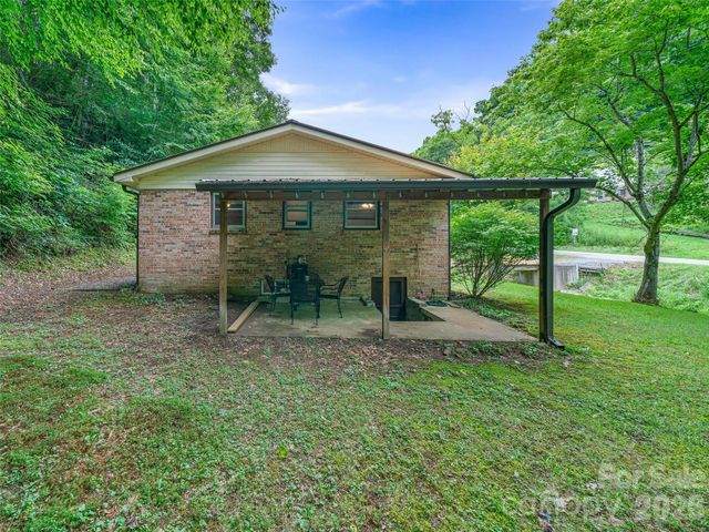 915 Little Creek Road, Burnsville, NC 28714