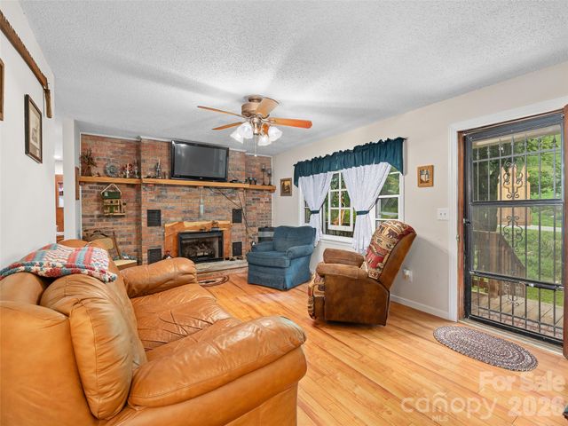 915 Little Creek Road, Burnsville, NC 28714