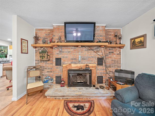 915 Little Creek Road, Burnsville, NC 28714