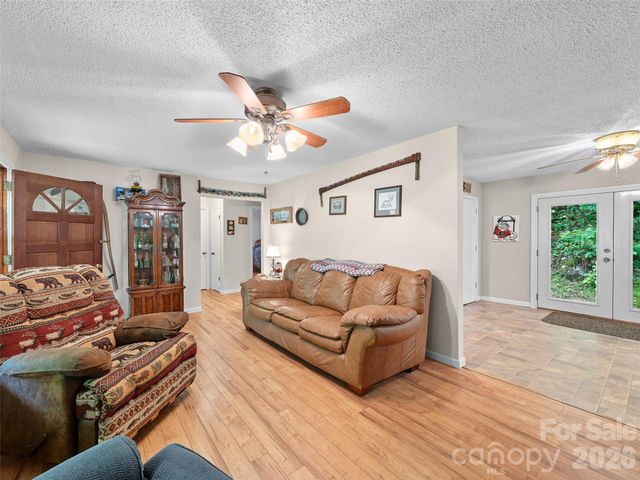 915 Little Creek Road, Burnsville, NC 28714