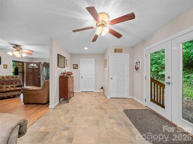 915 Little Creek Road, Burnsville, NC 28714