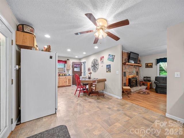 915 Little Creek Road, Burnsville, NC 28714