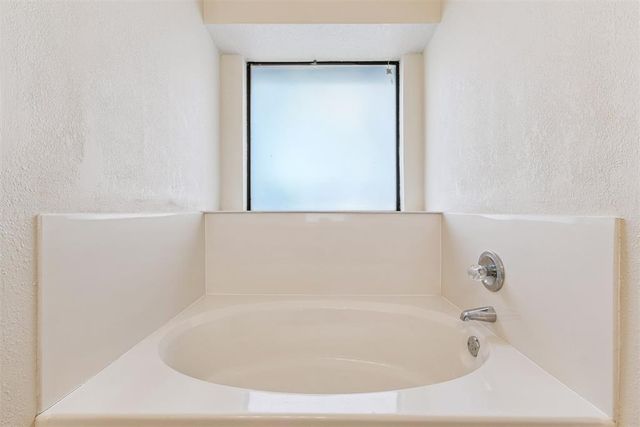 717 Gyrfalcon Drive, Norman, OK 73072