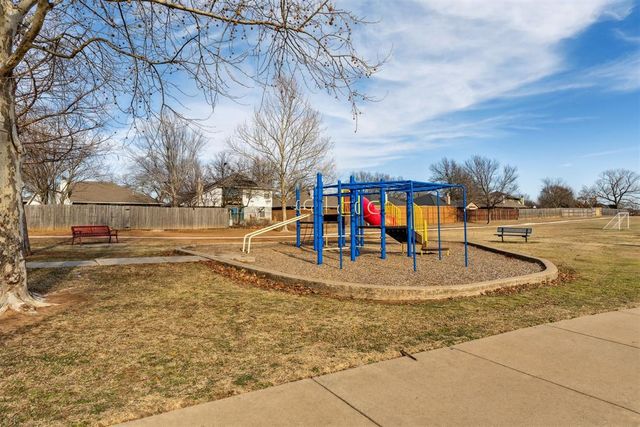 717 Gyrfalcon Drive, Norman, OK 73072