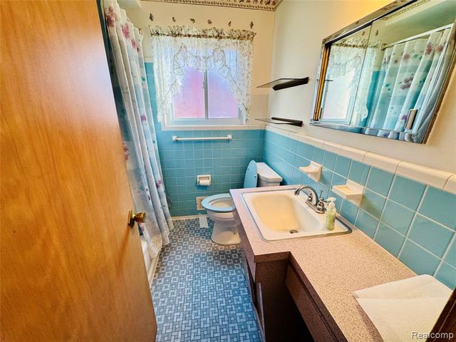 25227 Marilyn Avenue, Warren, MI 48089