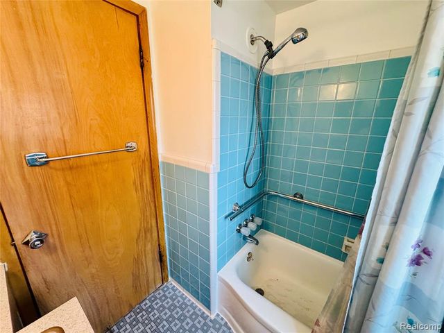 25227 Marilyn Avenue, Warren, MI 48089