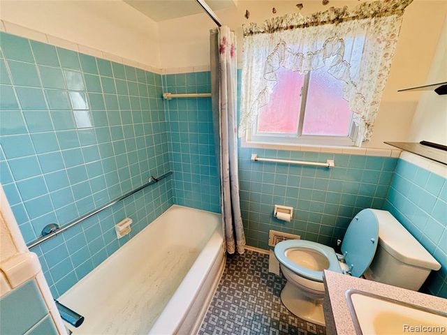 25227 Marilyn Avenue, Warren, MI 48089