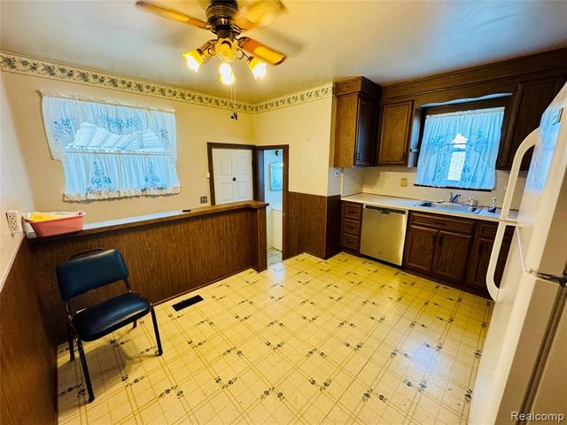 25227 Marilyn Avenue, Warren, MI 48089