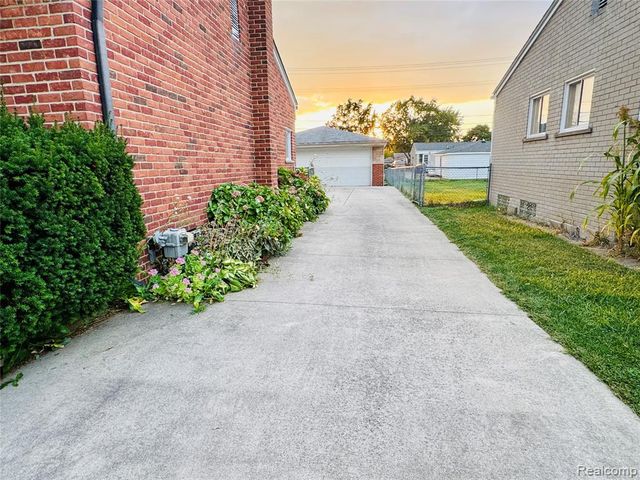 25227 Marilyn Avenue, Warren, MI 48089