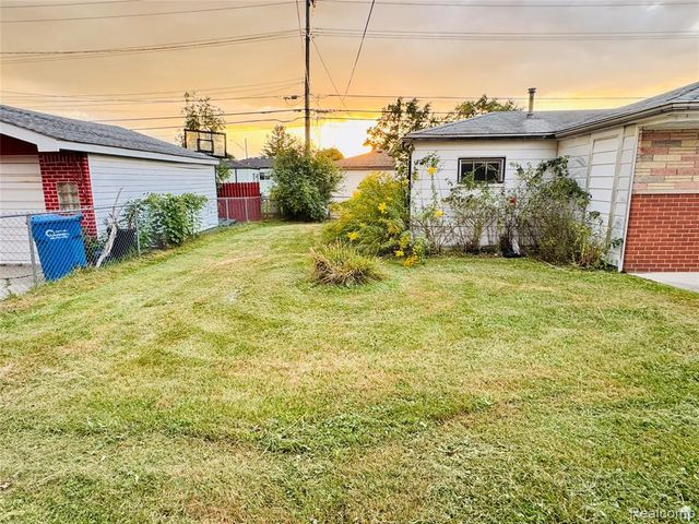 25227 Marilyn Avenue, Warren, MI 48089