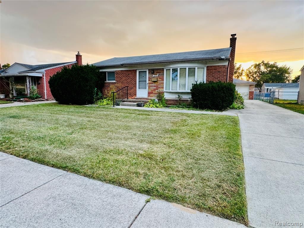 25227 Marilyn Avenue, Warren, MI 48089