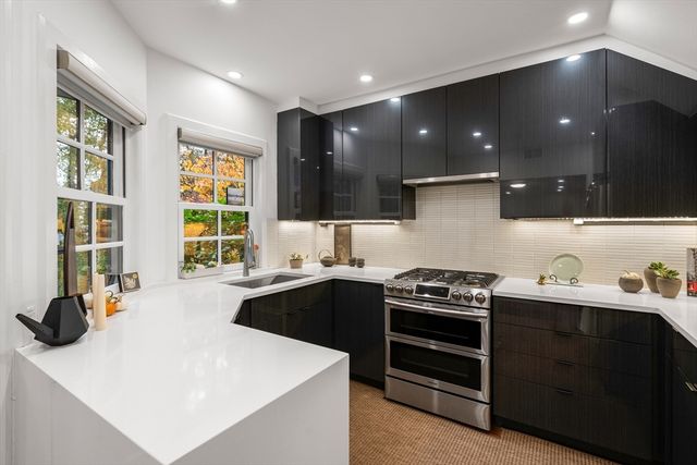 76 Ober Rd 76, Newton, MA 02459