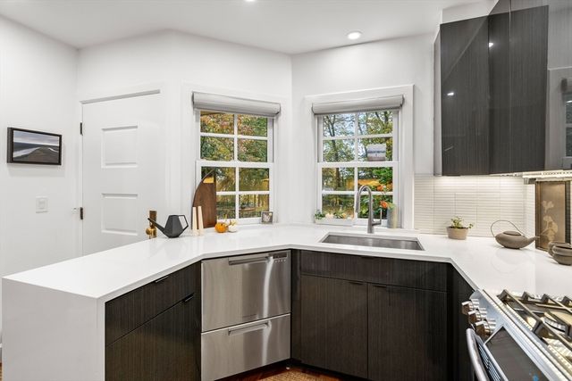 76 Ober Rd 76, Newton, MA 02459