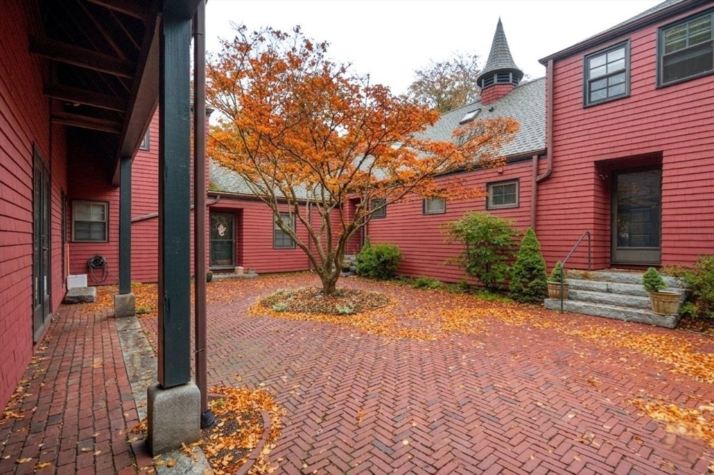 76 Ober Rd 76, Newton, MA 02459