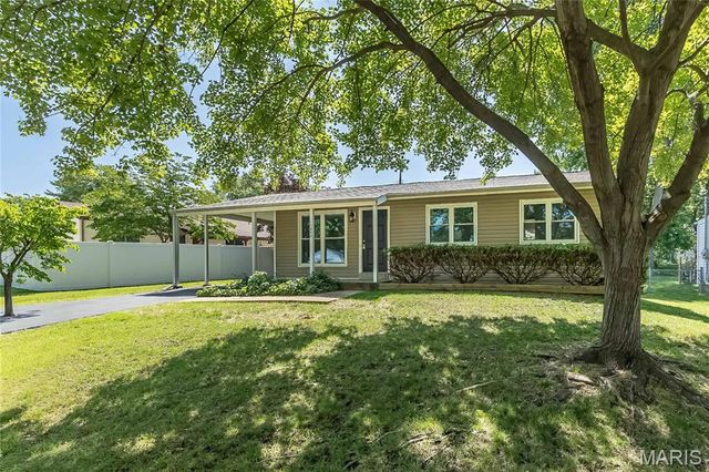 11848 Foxwood Drive, Maryland Heights, MO 63043