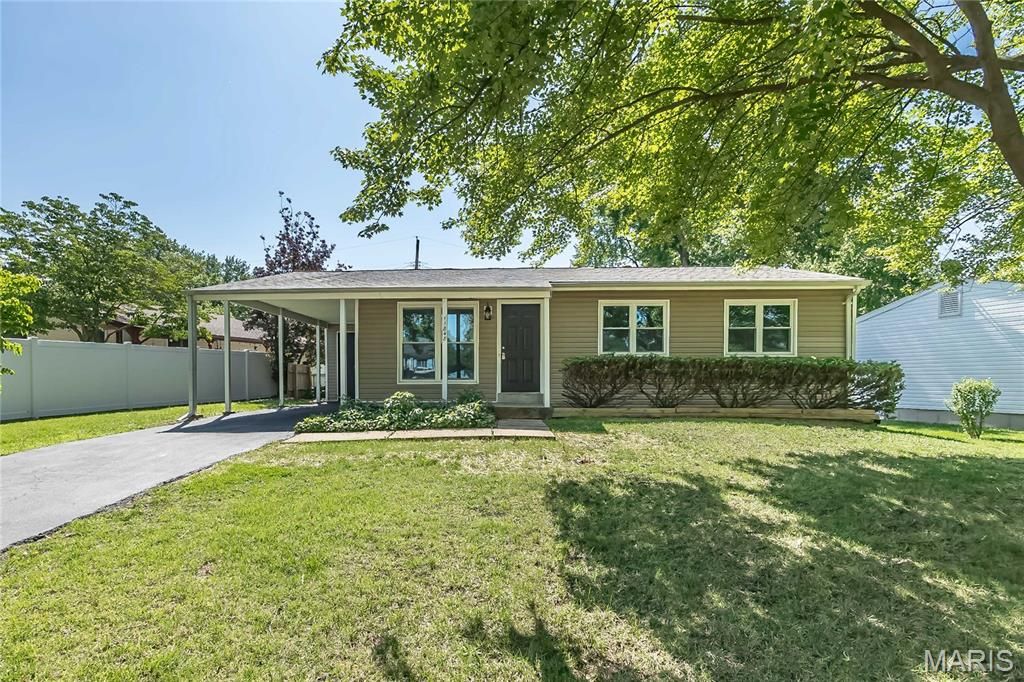 11848 Foxwood Drive, Maryland Heights, MO 63043
