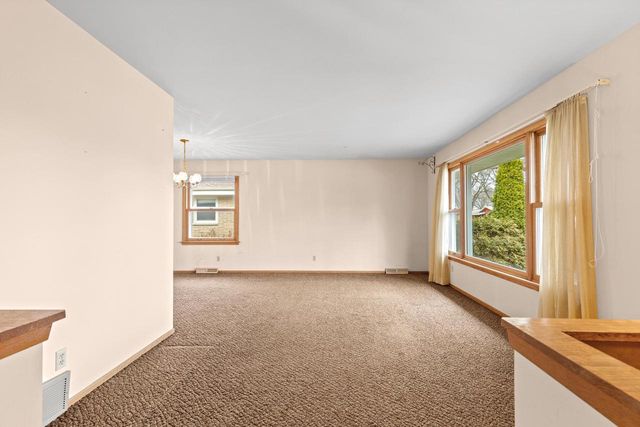 6061 S 19th STREET, Milwaukee, WI 53221