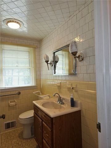 105 Longview Drive, Cranston, RI 02920