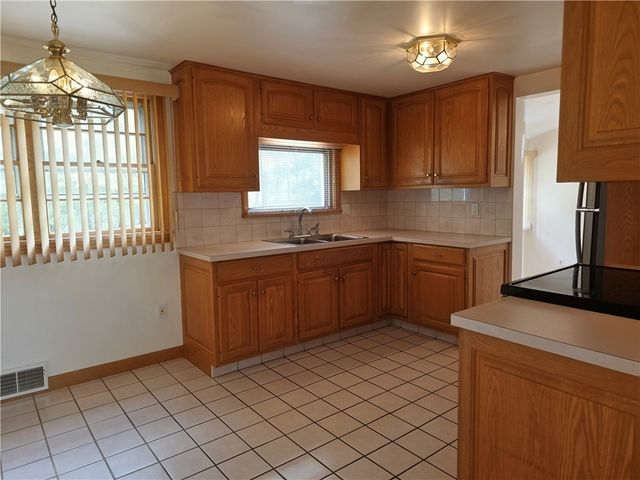 105 Longview Drive, Cranston, RI 02920
