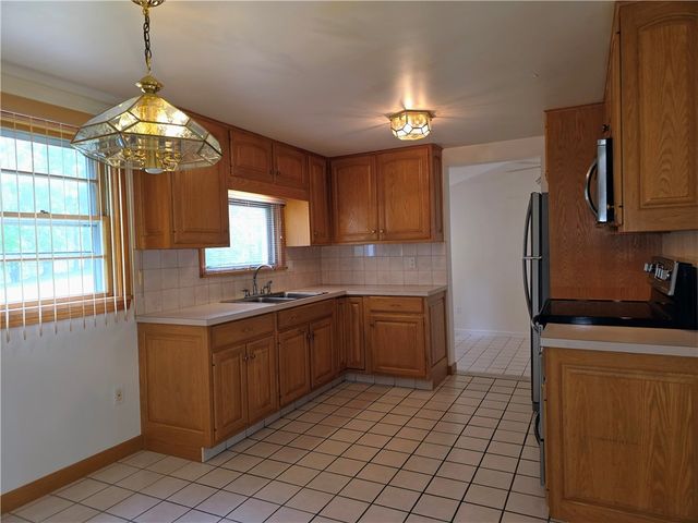 105 Longview Drive, Cranston, RI 02920