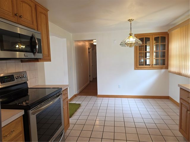 105 Longview Drive, Cranston, RI 02920