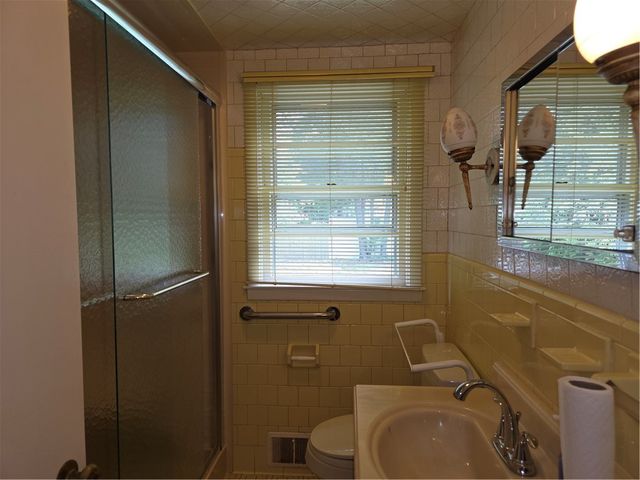 105 Longview Drive, Cranston, RI 02920