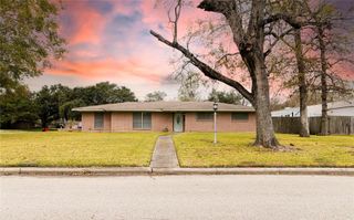 2000 E Fayle Street, Baytown, TX 77520