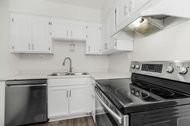 2915 E 77th Terrace, Kansas City, MO 64132