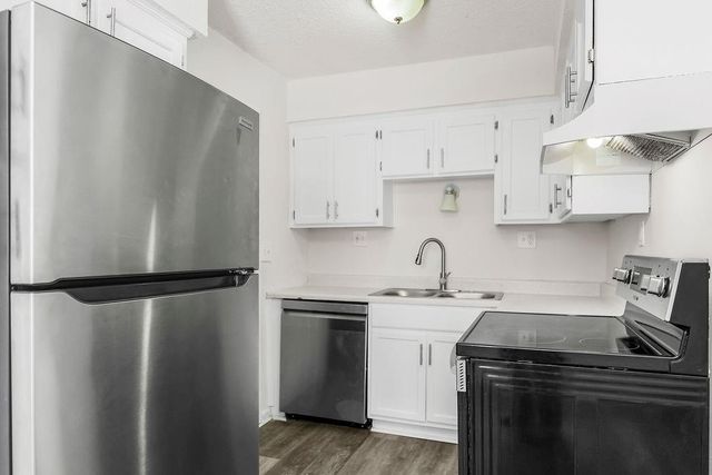 2915 E 77th Terrace, Kansas City, MO 64132