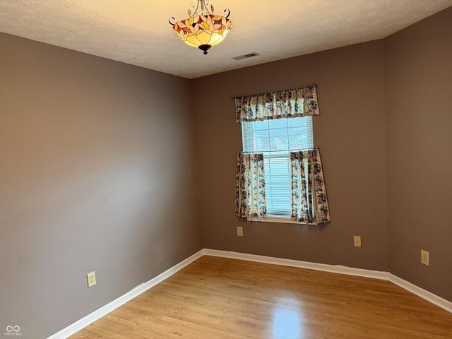 1049 Bumblebee Way, Greenfield, IN 46140