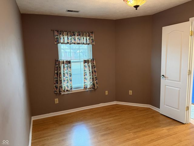 1049 Bumblebee Way, Greenfield, IN 46140